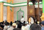 Kapolda Sumbar Salat Jumat di Masjid Pahlawan Lumpo, Santuni Anak Yatim dan Salurkan Sembako